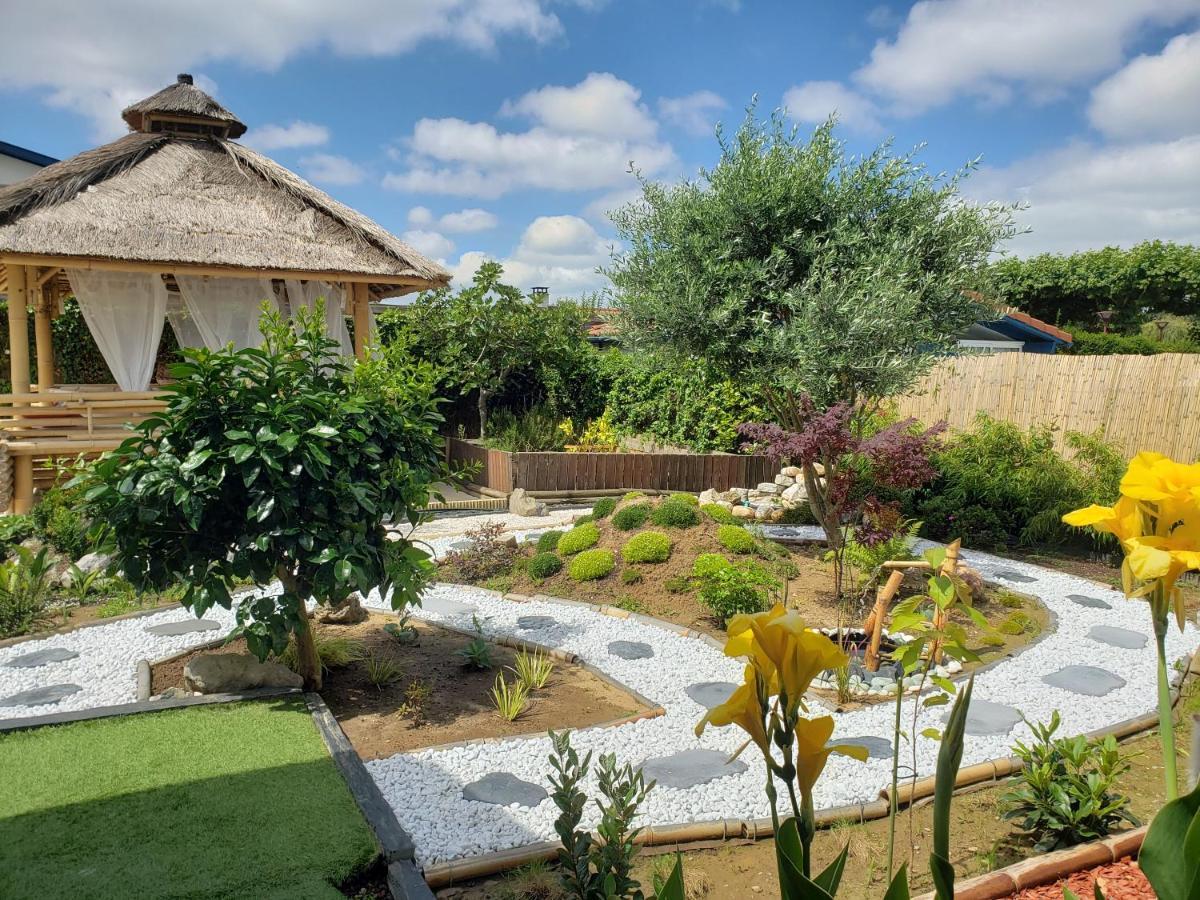 Chalet Zure Ondoan - Spa Et Piscine Chauffee Тарнос Екстериор снимка